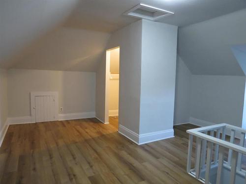 4 Crown Street, Thunder Bay, ON - Indoor Photo Showing Other Room