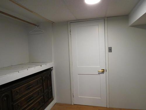 4 Crown Street, Thunder Bay, ON - Indoor Photo Showing Other Room
