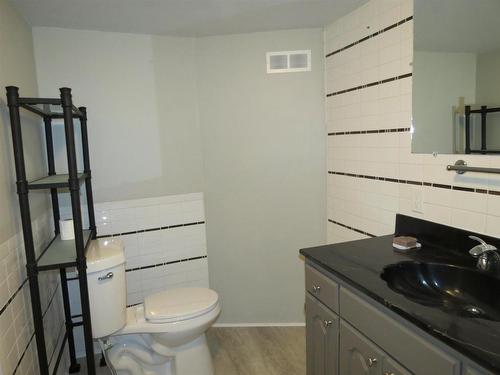4 Crown Street, Thunder Bay, ON - Indoor Photo Showing Bathroom