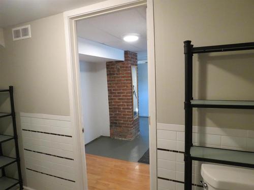 4 Crown Street, Thunder Bay, ON - Indoor