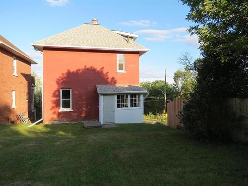 4 Crown Street, Thunder Bay, ON - Outdoor