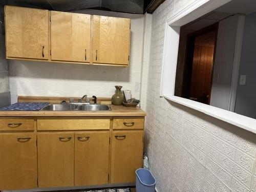 4130 Vanguard Avenue, Thunder Bay, ON - Indoor Photo Showing Kitchen With Double Sink
