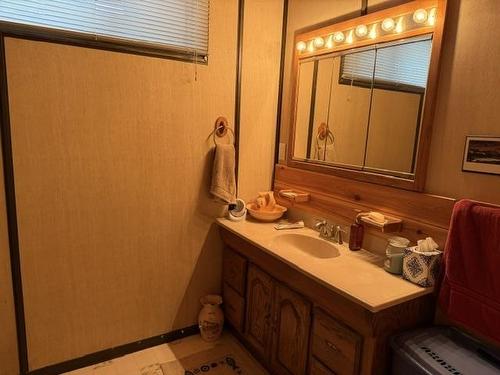 4130 Vanguard Avenue, Thunder Bay, ON - Indoor Photo Showing Bathroom