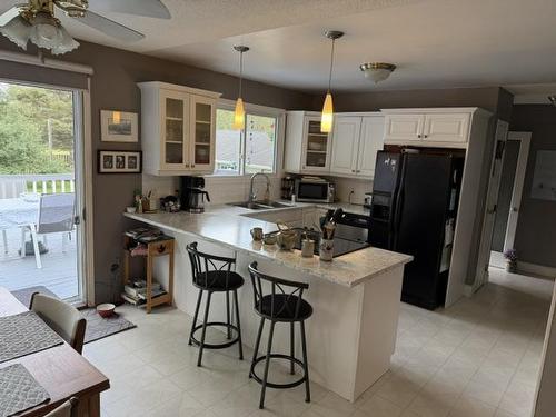 4130 Vanguard Avenue, Thunder Bay, ON - Indoor Photo Showing Kitchen With Double Sink
