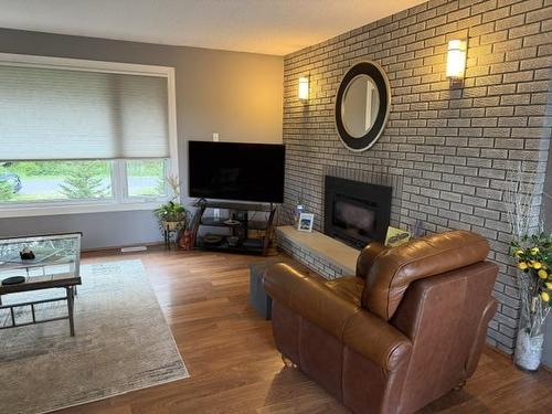 4130 Vanguard Avenue, Thunder Bay, ON - Indoor Photo Showing Living Room With Fireplace
