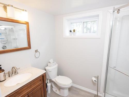 2312 Rosslyn Road, Thunder Bay, ON - Indoor Photo Showing Bathroom