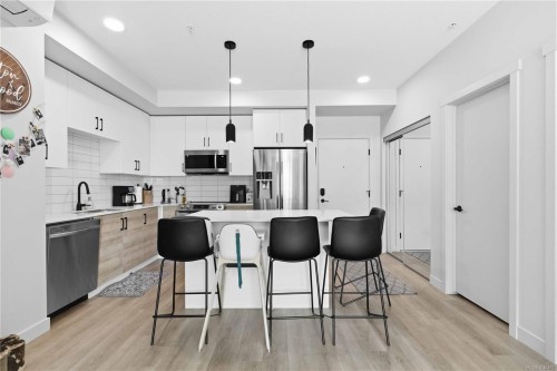 #206-2461 Gateway Rd, Langford, BC - Indoor Photo Showing Kitchen With Upgraded Kitchen
