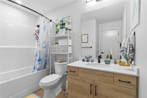 #206-2461 Gateway Rd, Langford, BC - Indoor Photo Showing Bathroom