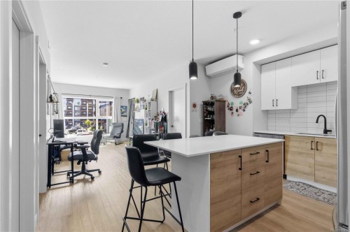 #206-2461 Gateway Rd, Langford, BC - Indoor Photo Showing Kitchen With Upgraded Kitchen