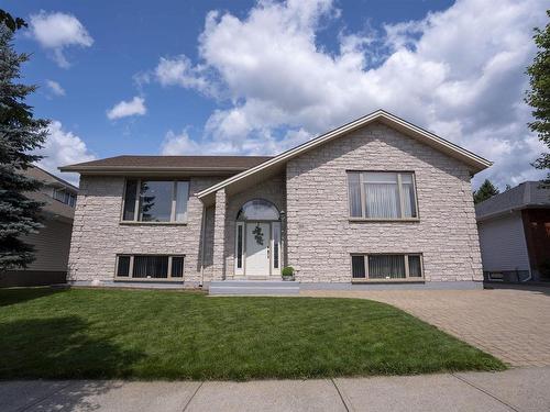 316 FAIRBROOKE Crescent  Thunder Bay, ON P7B 6Z7