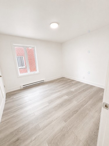 Chambre à coucher - 2-9130 Rue St-Urbain, Montréal (Ahuntsic-Cartierville), QC - Indoor Photo Showing Other Room
