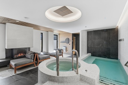 Spa - 621-505 Rue De L'Escale, Brossard, QC - Indoor Photo Showing Other Room