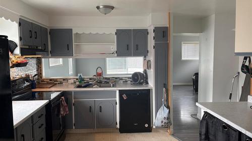 515 5Th Street, Cranbrook, BC - Indoor Photo Showing Kitchen