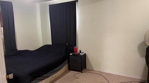 515 5Th Street, Cranbrook, BC - Indoor Photo Showing Bedroom