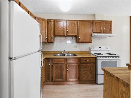 854 Templeton Ave, Winnipeg, MB - Indoor Photo Showing Kitchen With Double Sink