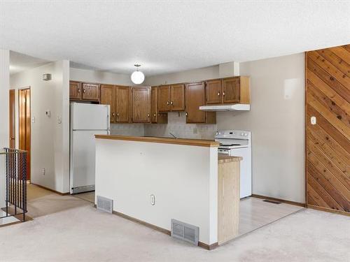 854 Templeton Ave, Winnipeg, MB - Indoor Photo Showing Kitchen