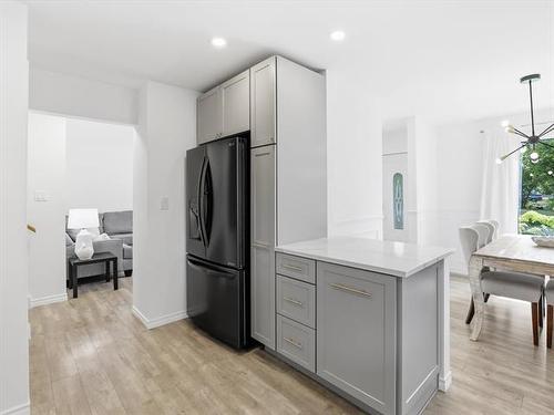 202 Whiteway Rd, Winnipeg, MB - Indoor Photo Showing Kitchen