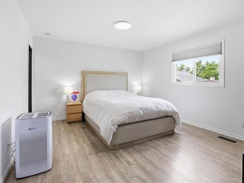 202 Whiteway Rd, Winnipeg, MB - Indoor Photo Showing Bedroom