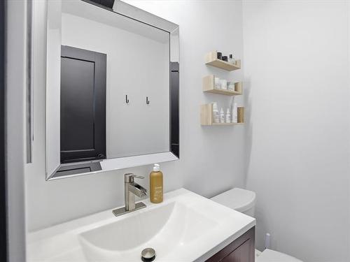 202 Whiteway Rd, Winnipeg, MB - Indoor Photo Showing Bathroom