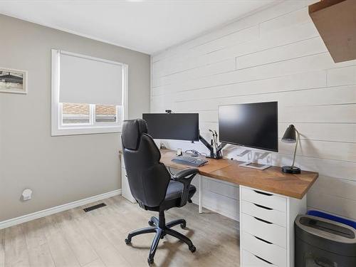 202 Whiteway Rd, Winnipeg, MB - Indoor Photo Showing Office