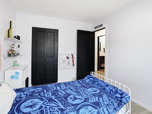 202 Whiteway Rd, Winnipeg, MB - Indoor Photo Showing Bedroom