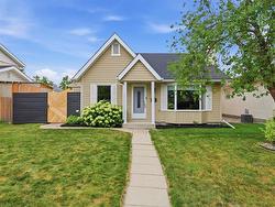202 Whiteway RD  Winnipeg, MB R2C 4E4