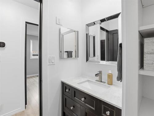 202 Whiteway Rd, Winnipeg, MB - Indoor