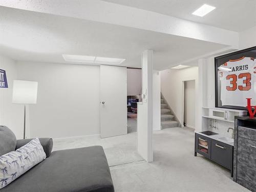 202 Whiteway Rd, Winnipeg, MB - Indoor