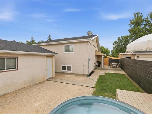 202 Whiteway Rd, Winnipeg, MB - Outdoor With Exterior