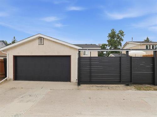202 Whiteway Rd, Winnipeg, MB - Outdoor With Exterior