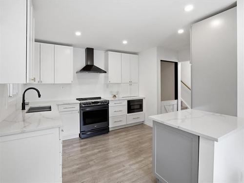 202 Whiteway Rd, Winnipeg, MB - Indoor Photo Showing Kitchen With Double Sink With Upgraded Kitchen