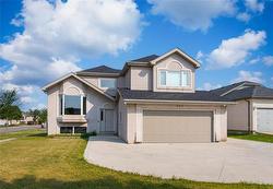 243 Bairdmore BLVD  Winnipeg, MB R3T 6A6