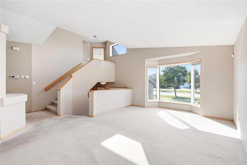 243 Bairdmore Blvd, Winnipeg, MB - Indoor Photo Showing Other Room