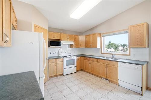 243 Bairdmore Blvd, Winnipeg, MB - Indoor Photo Showing Kitchen With Double Sink