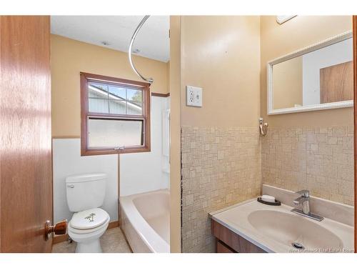 41 Hillcourt Dr, Fredericton, NB 