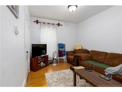 1275 West Riverside Dr, Perth-Andover, NB - Indoor Photo Showing Living Room