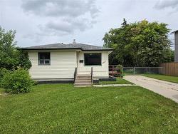 647 Muriel ST  Winnipeg, MB R2Y 0Y1