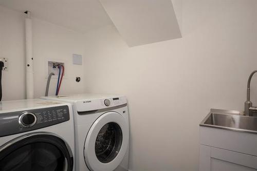 59 Arden Ave, Winnipeg, MB - Indoor Photo Showing Laundry Room