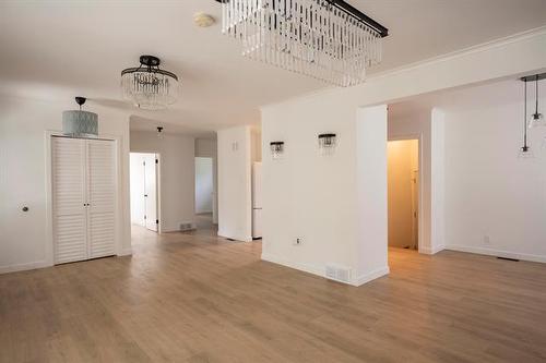 59 Arden Ave, Winnipeg, MB - Indoor Photo Showing Other Room