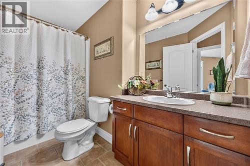 169 Augusta Boulevard, Sarnia, ON - Indoor Photo Showing Bathroom