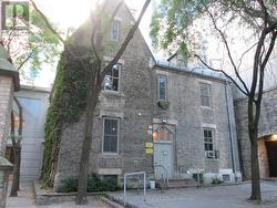 10 TRINITY SQUARE  Toronto, ON M5G 1B1