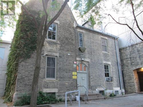 10 Trinity Square, Toronto, ON 