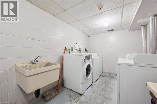 65 Silvercreek Parkway N Unit# 404, Guelph, ON - Indoor Photo Showing Laundry Room