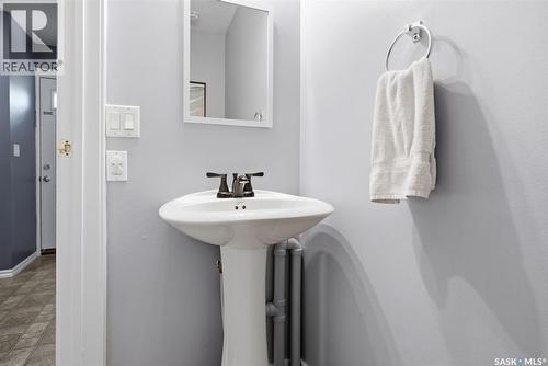 4168 Castle Road, Regina, SK - Indoor Photo Showing Bathroom