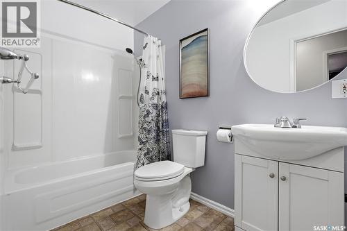 4168 Castle Road, Regina, SK - Indoor Photo Showing Bathroom