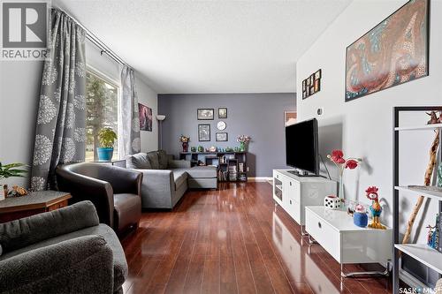 4168 Castle Road, Regina, SK - Indoor Photo Showing Living Room