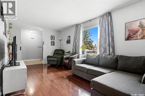 4168 Castle Road, Regina, SK - Indoor Photo Showing Living Room