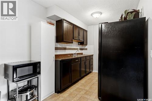 4168 Castle Road, Regina, SK - Indoor Photo Showing Kitchen