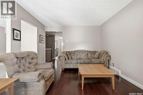 2118 Elderkin Drive E, Regina, SK - Indoor Photo Showing Living Room