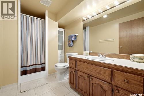 2118 Elderkin Drive E, Regina, SK - Indoor Photo Showing Bathroom